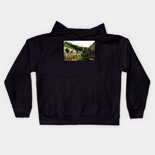 castleton derbyshire peak district village Kids Hoodie